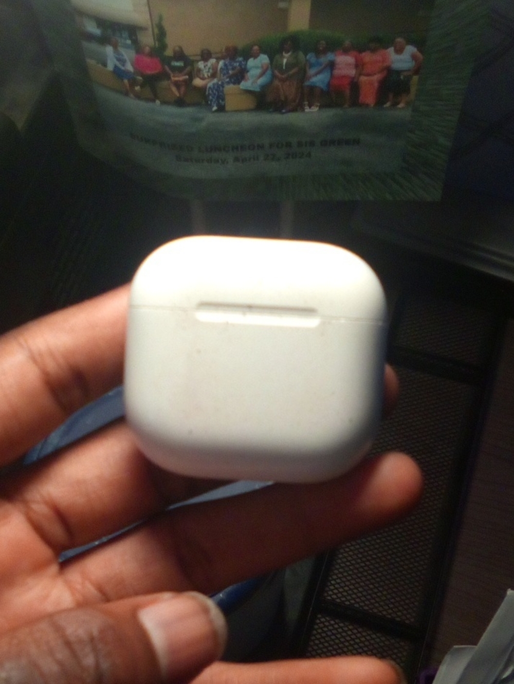 Apple White Wireless Earbuds Charging Case